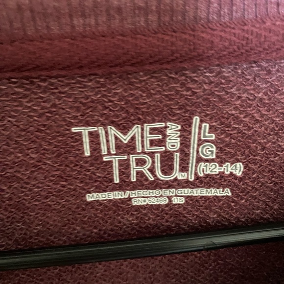 Women’s time and tru sweater - Picture 2 of 2
